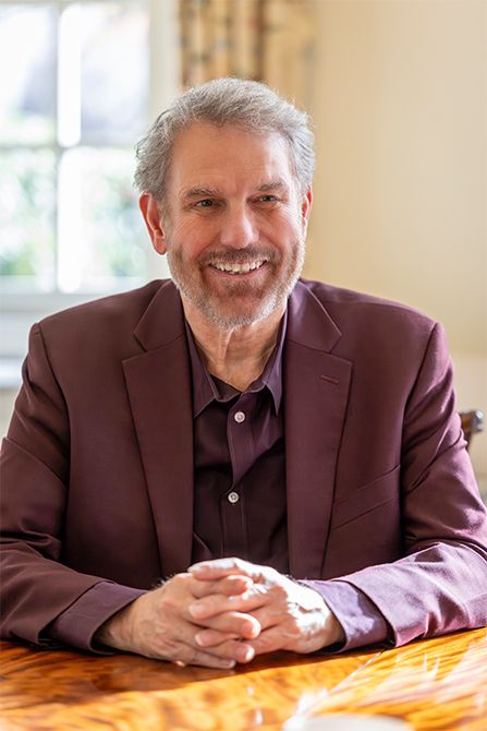 長野冬季オリンピックの際にも来日、2012年ロンドンでのオリンピック・パラリンピック大会ではVisitBritainのメディア担当グローバルリーダーを務めた。