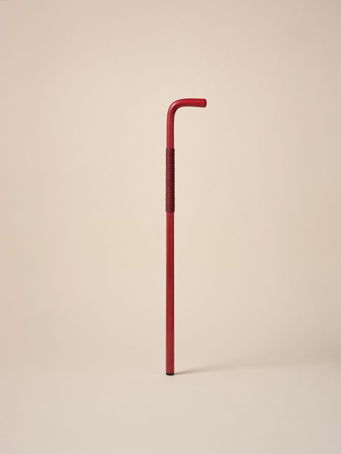 サイズは以下3種。幅13×奥行き2.8×高さ80センチメートル、幅13×奥行き2.8×高さ85センチメートル、幅13×奥行き2.8×高さ90センチメートル（各4万9500円）。