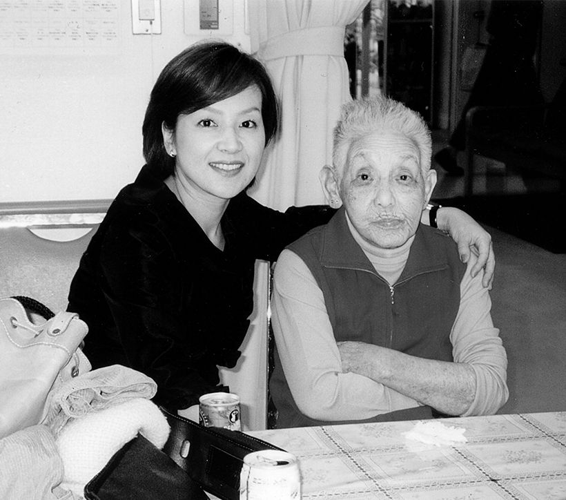 亡くなる3か月前の荒木さんと義母（2002年10月）。