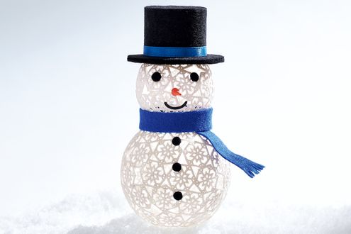 連載「季節を切り抜く」2月は雪ダルマ。美しく不思議な立体切り絵の世界