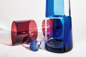 一点投入するだけで圧倒的な存在感。夏を予感させるエルメスのリング