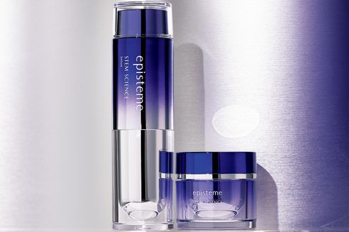 ハリにつながる豊潤な保湿力。一路真輝さんが「ロート製薬」の最高峰エイジングケアラインをお試し