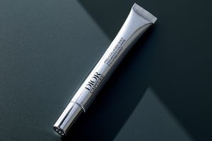 まるで先進美容医療。目もとに圧倒的なハリ感をもたらす「ディオール」のアイケア