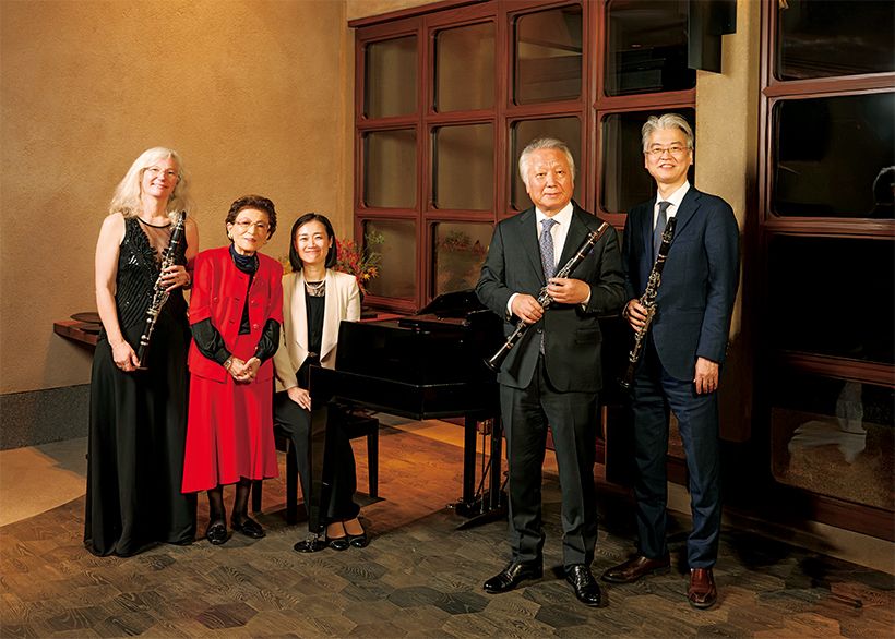 文化・スポーツ振興を目指 した街づくりに取り組む立 飛グループ。2025年12月に は、ミシュランキー選出と、 27年に立川で開催予定のジ ャック・ランスロ国際クラ リネットコンクールの実行 委員長を務める二宮和子さ んのフランス芸術文化勲章「シュバリエ」受章を祝って、国立音 楽大学前学長の武田忠善さんほかによるコンサートが開催された。