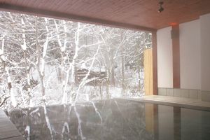 神聖な地で体のバランスを整える。長野県「扉温泉 明神館」