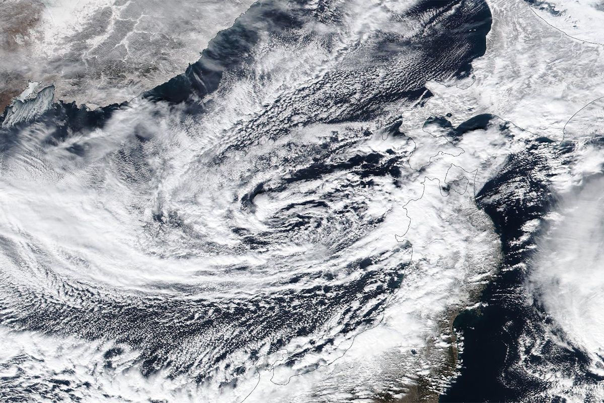 まるで小さな台風！ 暴風雪をもたらす日本海の渦「ポーラーロー」