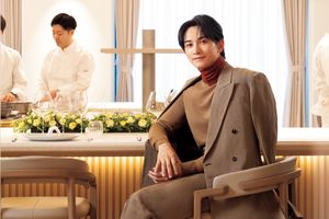 俳優・町田啓太さんが築地のレストラン、アトリエ KOTOへ【前編】 圧倒的なライブ感に感激