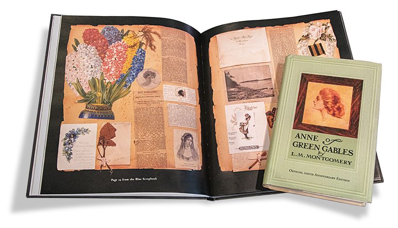 右はAnne of Green Gables の初版本復刻版。左はモンゴメリのスクラップブックをもとに作られたImagining Anne:The Island Scrapbooks of L.M.Montgomery。