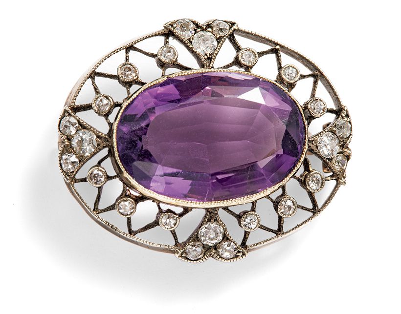 モンゴメリが生きた時代に制作されたブローチ（アメシスト×ダイヤモンド×シルバー×ゴールド、イギリス、19世紀後期）53万3500円（アーツ＆アンティークス ミアルカ）