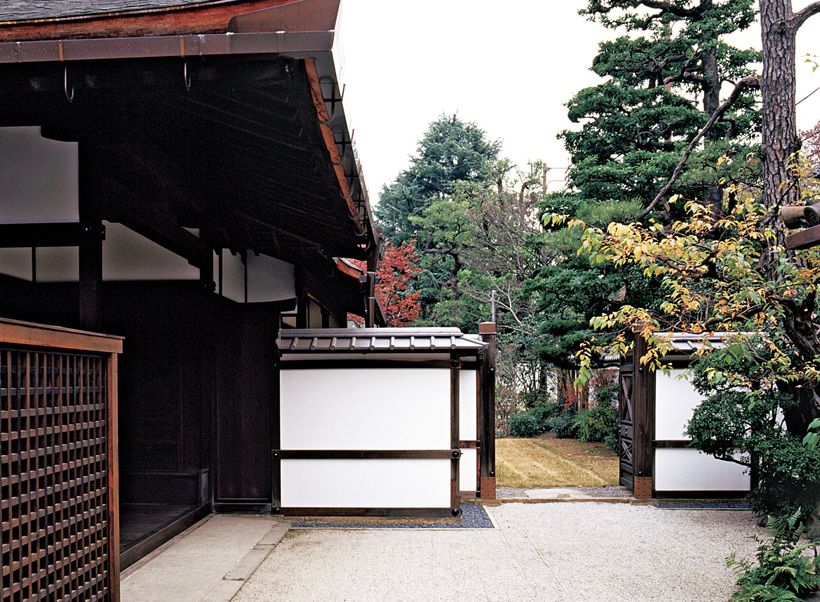 勅使門とも呼ばれる「塀重門」はハレの日に使われた。