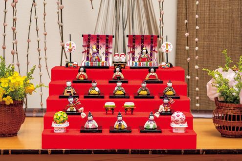 現代の暮らしに寄り添う、上質でコンパクトなお雛飾り。小さな本物「豆雛」