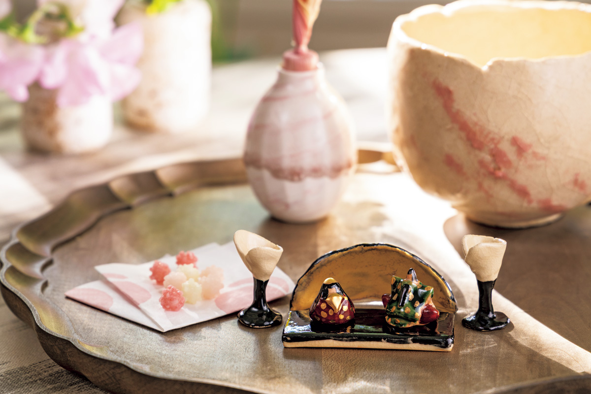 陶芸家・田端志音さんが手がける、小さな雛飾り。丹念な仕事に感嘆
