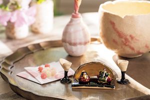 陶芸家・田端志音さんが手がける、小さな雛飾り。丹念な仕事に感嘆