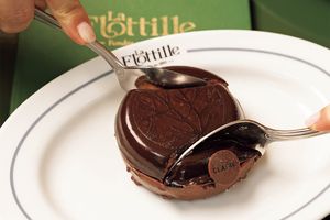 ヴェルサイユ宮殿の庭で味わう本格パティスリー