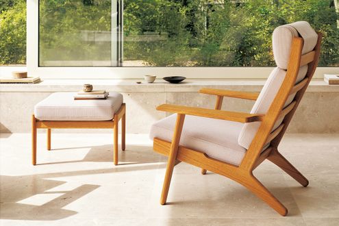 ウェグナー作、北欧の名作ソファシリーズが復刻「カール・ハンセン＆サン 東京本店」