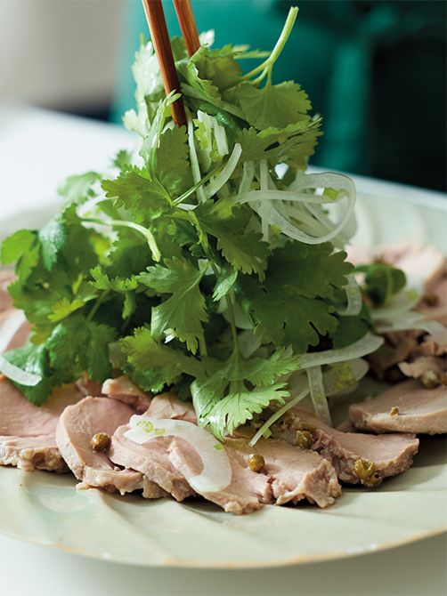 活性酸素を抑えて老化を防ぐ作用で注目の香菜。β-カロ テンなどのビタミン、鉄分、食物繊維も豊富な優秀食材 です。特有の香り成分にはリラックス効果も。