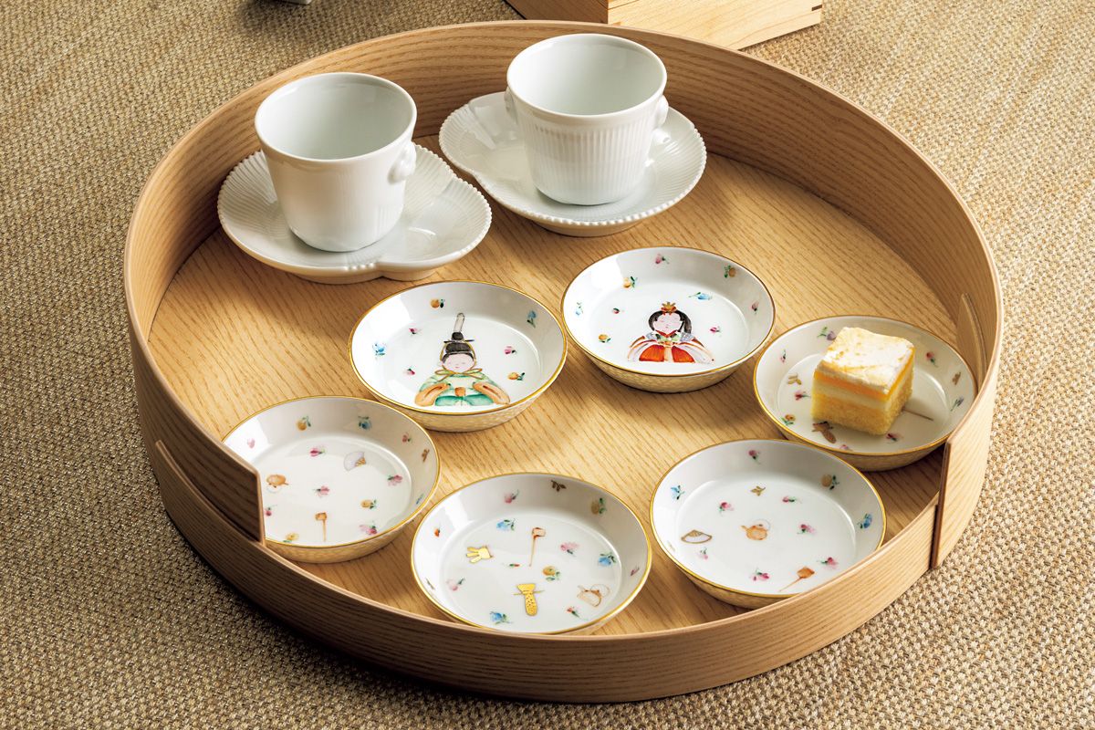 デンマークの絵付け師、石井逸郎さんが手がけた「雛豆皿」を暮らしに