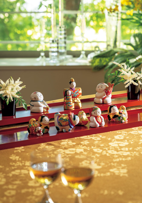 今様のお雛飾りで桃の節句を祝う ふっくら愛らしい、京都老舗の上巳