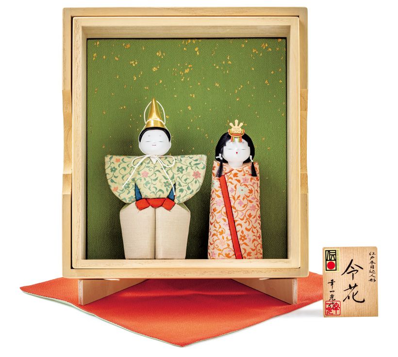 材質：桐塑　石膏　焼き物　絹　綿　和紙　桐ほか　サイズ：（約）全体／幅23.5 × 奥行き21.5　×　高さ22センチ　殿／幅9.5 × 奥行き3.5 × 高さ14.5センチ　姫／幅5 × 奥行き4.5 × 高さ12.5センチ　 重さ：1.2キロ　※桐箱、桐箱用脚、木札付き　申込番号　3019‐018601‐0‐0