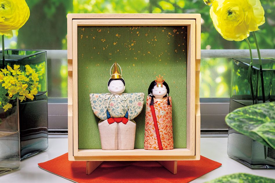 モダンなリビングに映える、伝統工芸の技が光る雛飾り【家庭画報のお買いもの】