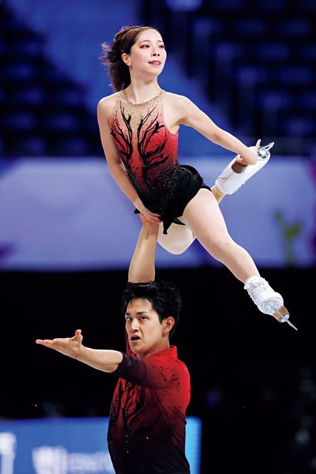 2019年のペア結成以降、日本のカップル競技を牽引。2025年世界選手権で優勝した現・世界王者。ミラノ・コルティナ五輪金メダル最有力候補。GPFでのSP「Paint It Black」より。写真／西村尚己〈アフロスポーツ〉