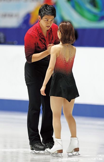 演技前、鼓舞する木原選手。