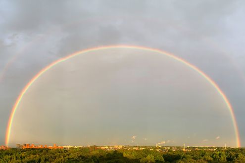 実は虹は丸い！ 完全な円形の虹にはどうやったら出合える？
