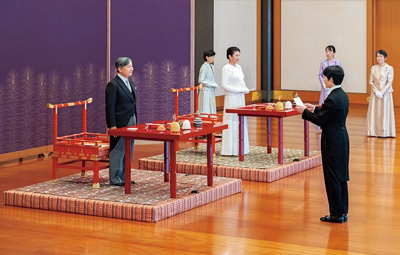 悠仁さまの謝辞をお聞きになると天皇陛下は「成年式を挙げられたことを心からお祝いします。これからは、学業に励まれるとともに、皇族としての務めを立派に果たされるよう願っております」と寿がれた。