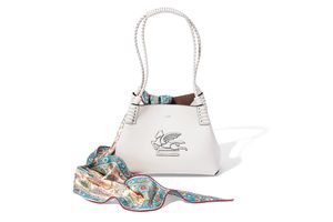 スモールサイズがお目見えした「エトロ」のアイコンバッグとスカーフ