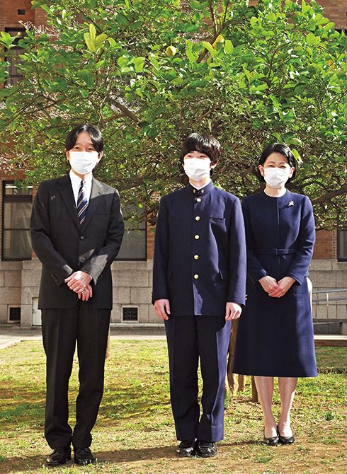 （23）令和4年3月17日　秋篠宮　皇嗣同妃両殿下が見守られる中、お茶の水女子大学附属中学校の卒業式に臨まれた。