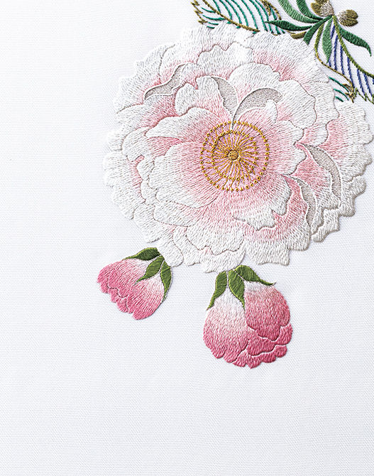 連載「絹糸に託すいのちの輝き」3月 日本刺繍作家・草乃しずかさんの