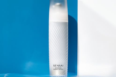 みずみずしい使用感で高島礼子さんの常識を覆した「SENSAI」のUV美容液