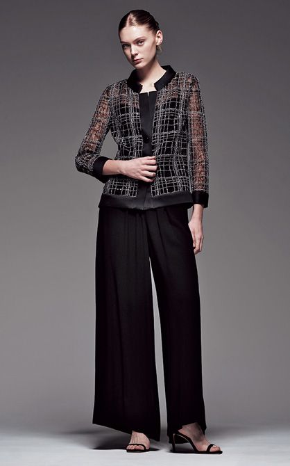 「ジュンアシダ」2026年春夏新作。レースに刺繍を施したジャケットスタイルはセミフォーマルで重宝。