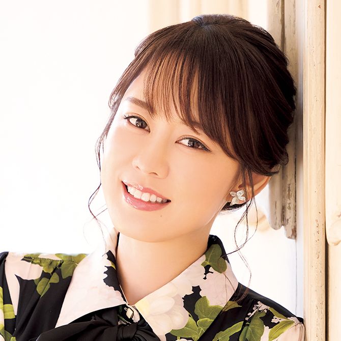 丘 みどり（おか・みどり）さん 兵庫県姫路市出身。21歳で演歌歌手デビュー。2017年に『NHK紅白歌合戦』に初出場を果たし、以降3年連続出場。歌番組やコンサートなど多岐にわたって活躍中。