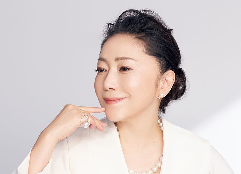 「92歳になる母は肌がキレイなんです。この肌質は母譲りかもしれません。親に感謝ですね」と石川さん。「でも、ここから先の肌は毎日のお手入れ次第。楽しみながら育てていきたいと思います」。