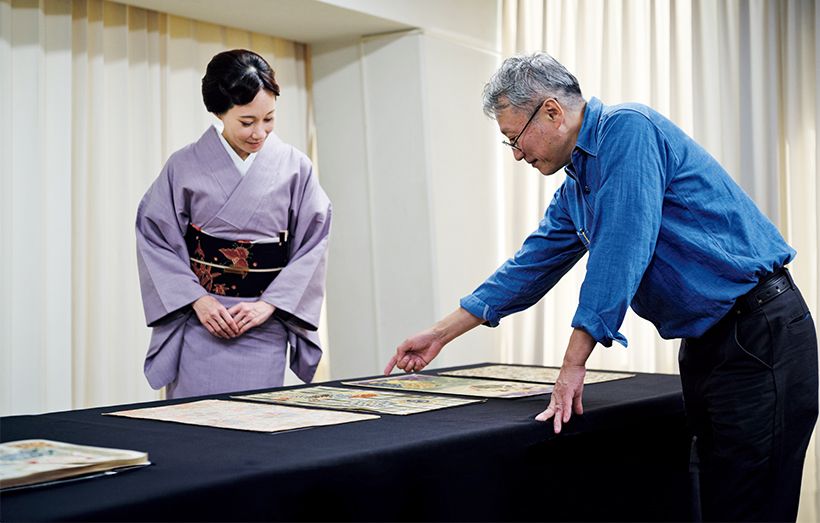 文様部分はもちろん、帯の地色に至るまで色合わせを吟味。