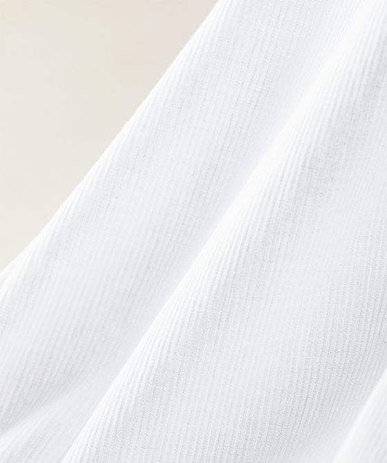 シボが肌へのへばりつきを抑える。高温多湿な日本の風土が生み出した伝統の素材「高島縮」