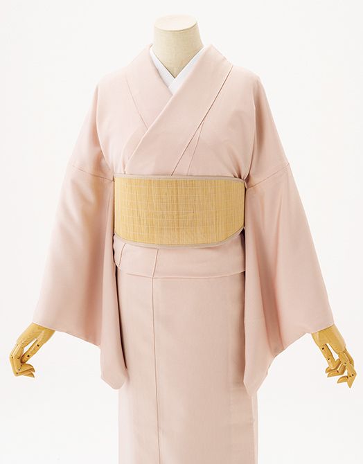 ベルト付きで帯より先に巻 くタイプ。帯板を後から挟 む手間が省け時短に。