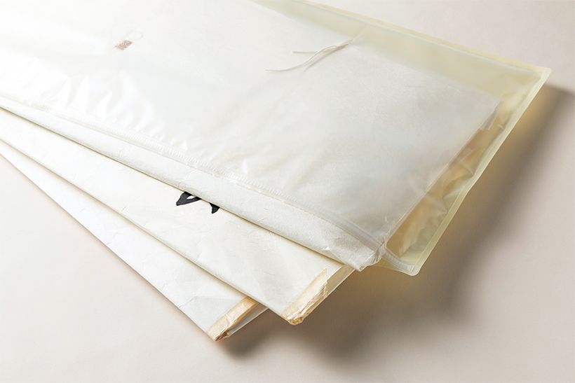 収納目安：袷のきもの2枚あるいは薄物3枚、または、きもの・帯・襦袢の1セット　・サイズ：横970mm×縦430mm　・内容：本体1枚＋ネームシール1枚