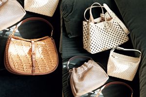 メッシュにダイカットにクロシェ編み。透け感のあるバッグで夏を先取り