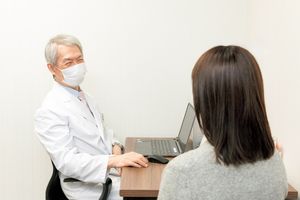 アルツハイマー病の早期発見と予防に役立つ検査やプログラムの最新情報を紹介