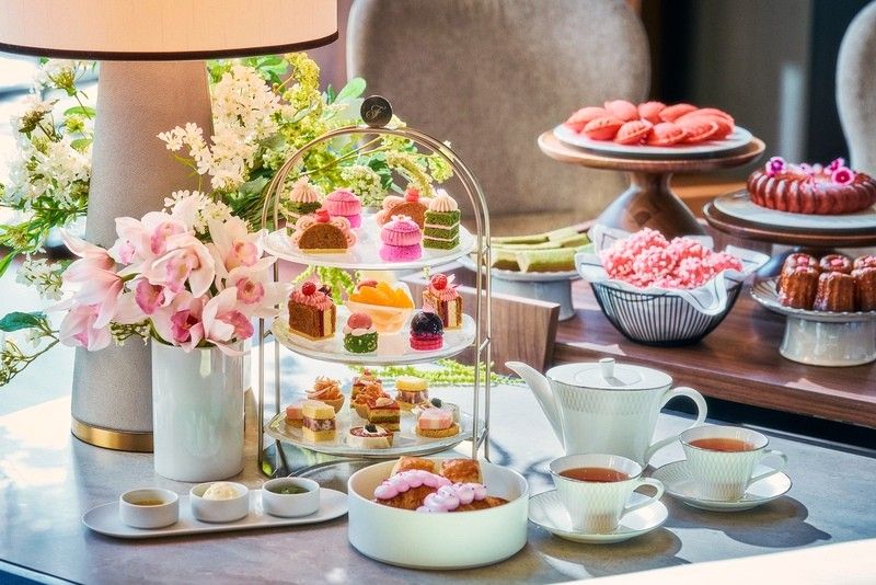 フレンチアフタヌーンティー「SAKURA IN PARIS」平日 9,400円、土日祝  11,000円