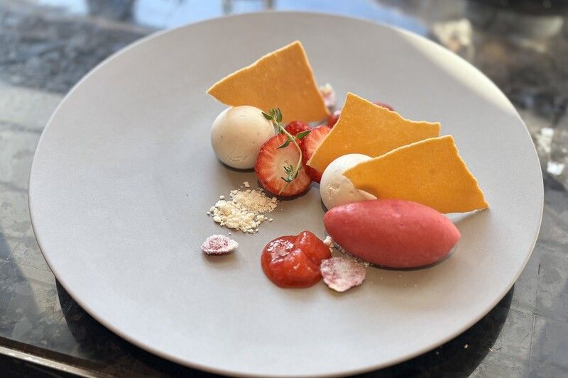 コースを締めくくる「アシエットデセール」。