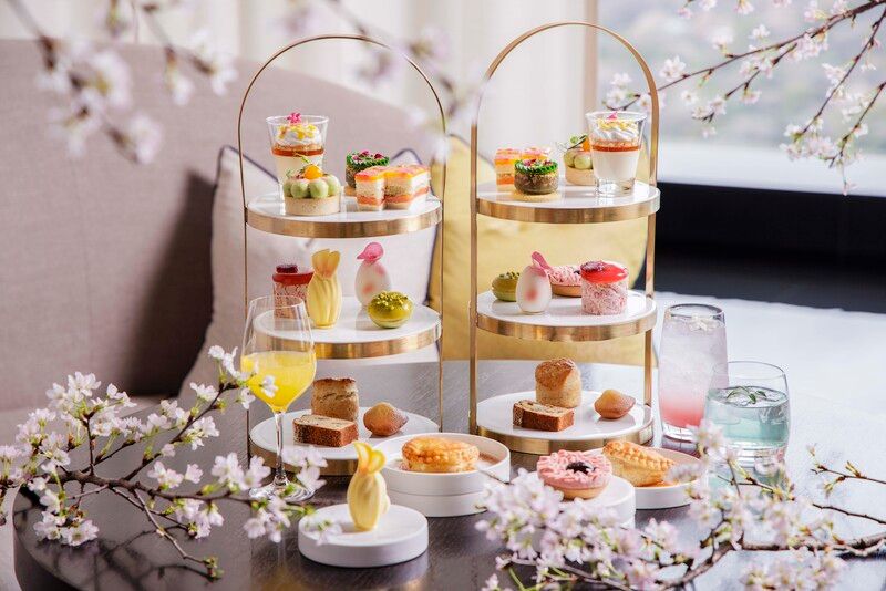 「桜スプリングアフタヌーンティー」9,300円、スパークリングワイン付き 10,900円