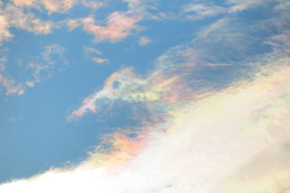 この雲は何に見えますか？ 雲が何かの形に見える現象には名前があります