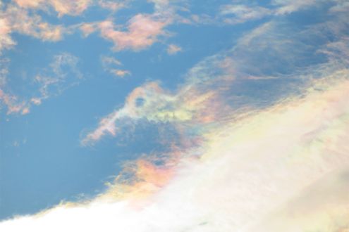 この雲は何に見えますか？ 雲が何かの形に見える現象には名前があります