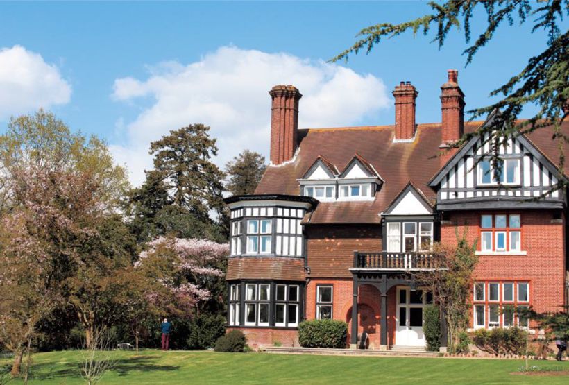 英国ケント州にある旧イングラム邸、通称「ザ・グレンジ」（田舎家の意）。現在は民間の介護施設となっている。