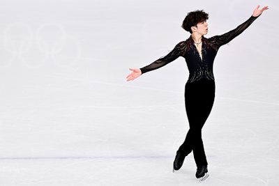 写真：RanieroCorbelletti／アフロスポーツ　今回の銀メダルは全員が役割をきっちりと果たした結果で皆が立役者だが、中でも佐藤駿選手の頑張りは特筆に値する。団体戦優勝候補筆頭のアメリカと同ポイント数で自分の番が回ってきて、しかも絶対王者と目されるマリニン選手との直接対決。少しでも弱気になっていたら、メダルの色が変わっていたかもしれない。極限にまで緊張する最終滑走でも、攻めの気持ちを忘れず、自己ベストを出した佐藤選手が今大会で体得した糧は計り知れない。