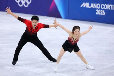 写真：西村尚己／アフロスポーツ　日本列島を感動の渦に巻き込んでいる三浦璃来＆木原龍一組こと、「りくりゅう」ペア。日本から金メダルペアが誕生する日が来るとは誰が想像できただろう。チームジャパンにおいても、精神的支柱になっていた世界チャンピオンの2人。2月6日、団体戦のペアSPでは82.84点の自己ベストでトップ。9日のFSでも、2位のジョージアペアを15点以上も引き離す155.55点で1位。圧巻の演技で銀メダル獲得を牽引した。団体戦でのSP「Paint It Black」より。