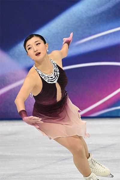写真：エンリコ／アフロスポーツ　FSを披露する坂本花織選手。2018年シニア1年目の平昌五輪から、22年の北京五輪まで振り付けを担当したのはブノワ・リショーさん。今大会では13カ国16人のスケーターから頼まれる人気の振付師となったが、坂本選手の演技を通してその独創性の魅力が世界に伝わったところが大きいと思う。現役最後のSP「TimetosayGoodbye」はリショーさん、FS「ラ・ヴィ・アン・ローズ」は北京五輪以降、振り付けてきたマリー=フランス・デュブレイユさんが担当。